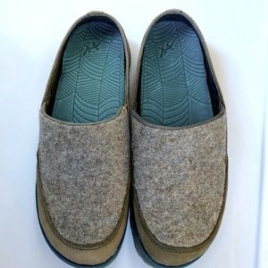 CHACO women’s wool slip-ons